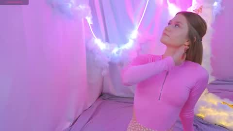 Snapshot of alisia_spinnet chatting on 11/04/25, 03:44 Alisia online show from 11/04/25, 03:44