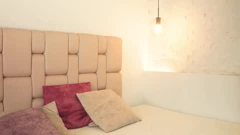 Snapshot of alison222_ chatting on 12/14/25, 12:43 A L I S O N online show from 12/14/25, 12:43