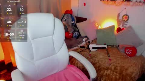 Snapshot of alison_fire12 chatting on 06/18/26, 05:19 online show from 06/18/26, 05:19