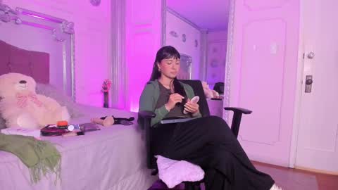 Snapshot of alisonfishert chatting on 12/27/24, 11:50 Alison Fishert online show from 12/27/24, 11:50