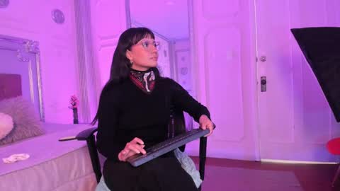 Snapshot of alisonfishert chatting on 01/28/25, 11:49 Alison Fishert online show from 01/28/25, 11:49