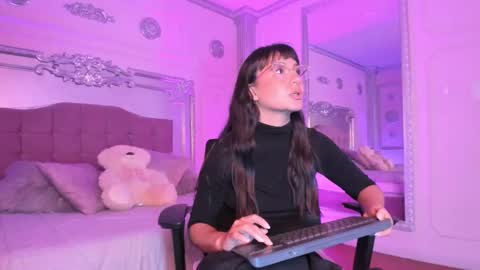 Snapshot of alisonfishert chatting on 02/19/25, 12:00 Alison Fishert online show from 02/19/25, 12:00
