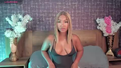 Alison Moon  online show from 11/27/25, 08:22