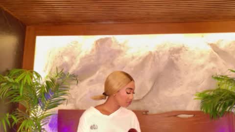 Alison Moon  online show from 03/10/26, 10:04