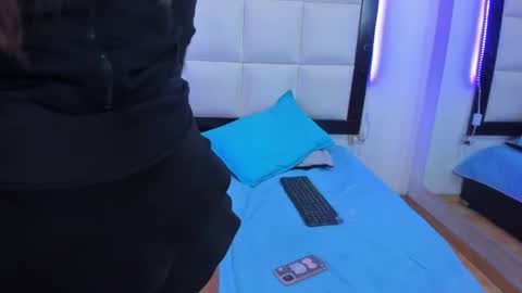 Snapshot of aliss_aron chatting on 04/29/26, 05:30 Aliss and Aron online show from 04/29/26, 05:30