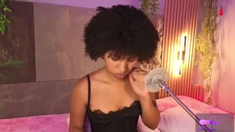 Mia online show from 01/19/26, 02:48