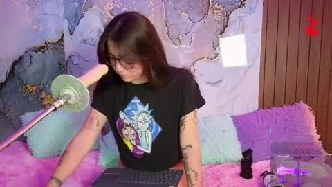 Mia online show from 05/01/26, 10:25