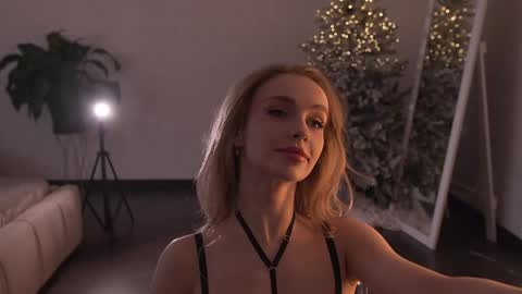 Snapshot of alissa_wxw chatting on 12/21/25, 08:10 Alissa online show from 12/21/25, 08:10