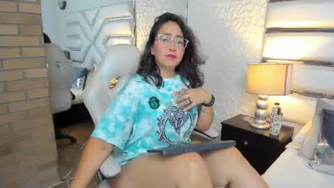 Snapshot of alissbluumm chatting on 07/09/26, 11:31 alissbluumm online show from 07/09/26, 11:31