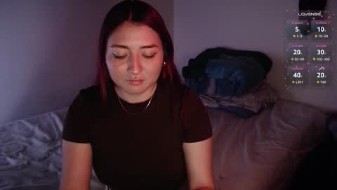 Snapshot of alisseandjamess chatting on 10/17/25, 08:11 Jamesss   online show from 10/17/25, 08:11