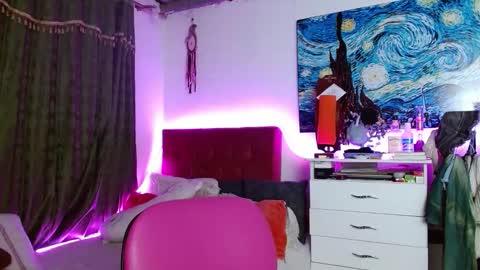 alissesallie_ online show from 10/24/25, 02:08