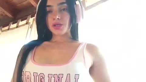 Snapshot of alisson369_ chatting on 02/21/25, 02:06 Alisson369 online show from 02/21/25, 02:06