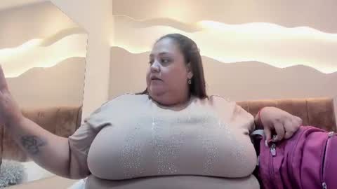 Snapshot of alisson_am chatting on 06/19/26, 11:36 Alisson online show from 06/19/26, 11:36