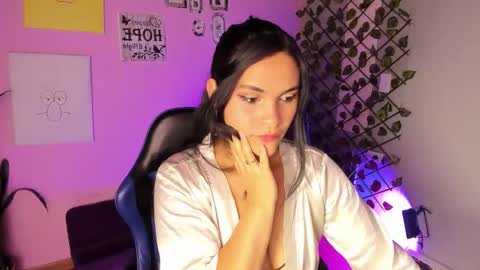 Snapshot of alisson_evans__ chatting on 11/11/25, 11:21 alisson_evans__ online show from 11/11/25, 11:21