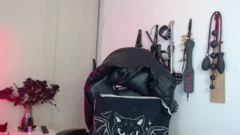 Alisson Beckett online show from 07/21/26, 08:00