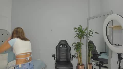 Snapshot of alix_18 chatting on 09/13/25, 11:21 alix_18 online show from 09/13/25, 11:21