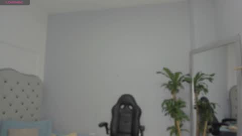 Snapshot of alix_18 chatting on 09/23/25, 11:13 alix_18 online show from 09/23/25, 11:13