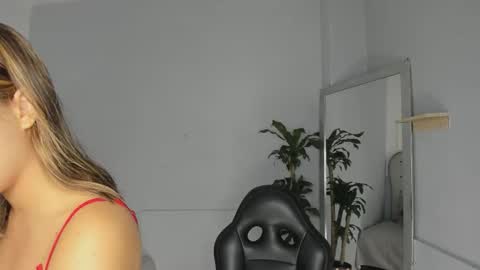 Snapshot of alix_18 chatting on 09/29/25, 11:15 alix_18 online show from 09/29/25, 11:15