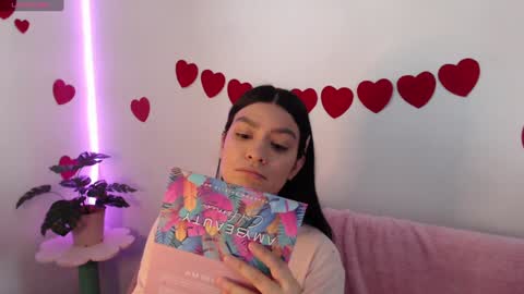 Snapshot of all_smiles_here chatting on 01/31/25, 05:42 Lola online show from 01/31/25, 05:42