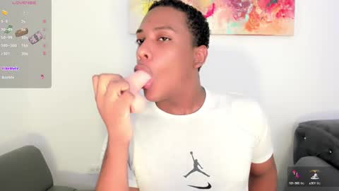 Snapshot of allan_ghersi02 chatting on 01/16/25, 06:35 Angel online show from 01/16/25, 06:35