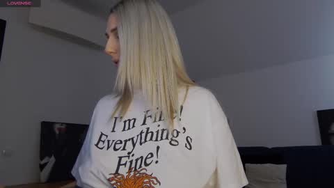 A day u didnt smile is a lost day online show from 02/24/25, 12:59