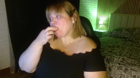Snapshot of allegra_ferragamo chatting on 01/24/25, 01:13 Ale online show from 01/24/25, 01:13