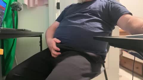 Allergictolove online show from 12/20/25, 01:56