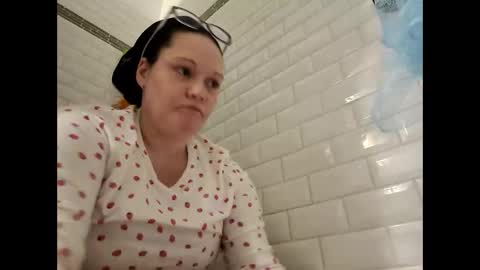 Snapshot of alleycatty24 chatting on 02/06/25, 12:54 AlleyCatty24 online show from 02/06/25, 12:54