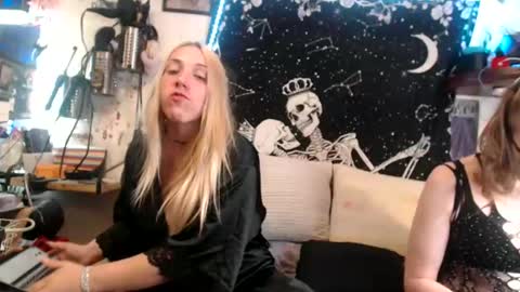 Snapshot of allforthedxll chatting on 03/11/25, 02:07 allforthedxll online show from 03/11/25, 02:07