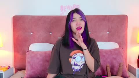 Snapshot of alliciakim chatting on 12/21/24, 07:27 Allicia online show from 12/21/24, 07:27