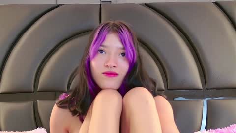 Snapshot of alliciakim chatting on 01/12/25, 10:12 Allicia online show from 01/12/25, 10:12