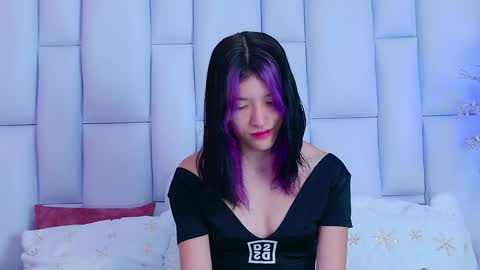 Snapshot of alliciakim chatting on 01/13/25, 07:21 Allicia online show from 01/13/25, 07:21