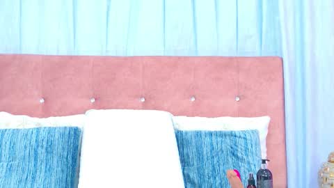 Snapshot of alliciakim chatting on 10/27/25, 07:18 Allicia online show from 10/27/25, 07:18