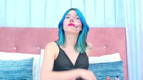 Snapshot of alliciakim chatting on 10/29/25, 07:26 Allicia online show from 10/29/25, 07:26