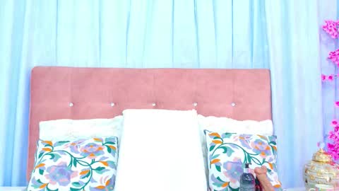 Snapshot of alliciakim chatting on 11/15/25, 07:10 Allicia online show from 11/15/25, 07:10