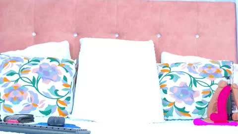 Snapshot of alliciakim chatting on 11/18/25, 07:18 Allicia online show from 11/18/25, 07:18