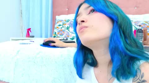 Snapshot of alliciakim chatting on 11/19/25, 07:25 Allicia online show from 11/19/25, 07:25