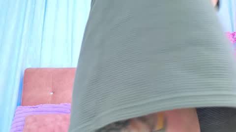 Snapshot of alliciakim chatting on 11/28/25, 07:27 Allicia online show from 11/28/25, 07:27