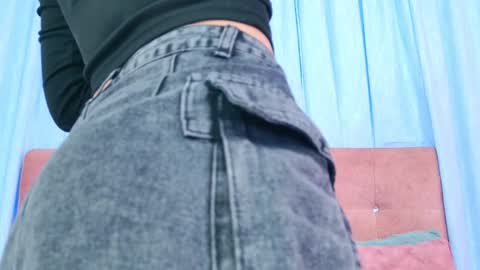 Snapshot of alliciakim chatting on 12/04/25, 07:33 Allicia online show from 12/04/25, 07:33