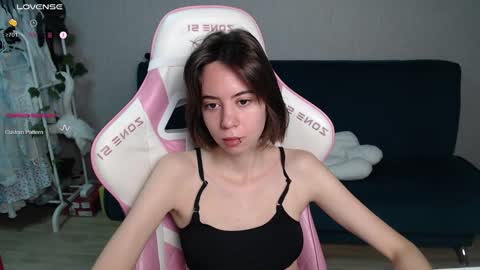 Snapshot of allie_hazie chatting on 10/31/25, 12:33 alice online show from 10/31/25, 12:33