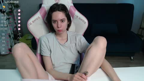 Snapshot of allie_hazie chatting on 04/24/26, 12:13 alice online show from 04/24/26, 12:13