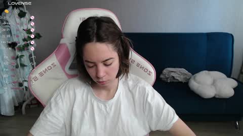 Snapshot of allie_hazie chatting on 06/01/26, 12:01 alice online show from 06/01/26, 12:01