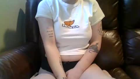 alliebearx online show from 12/17/25, 05:08