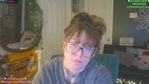 Snapshot of allieberrybb chatting on 12/12/24, 07:37 bb online show from 12/12/24, 07:37