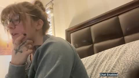 Snapshot of allieberrybb chatting on 12/16/24, 02:16 bb online show from 12/16/24, 02:16