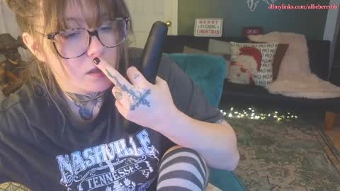 Snapshot of allieberrybb chatting on 12/17/24, 02:44 bb online show from 12/17/24, 02:44