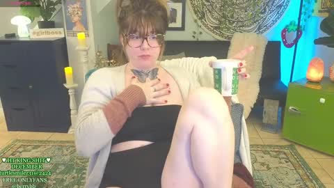 Snapshot of allieberrybb chatting on 12/30/24, 01:36 bb online show from 12/30/24, 01:36