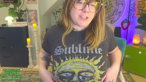 Snapshot of allieberrybb chatting on 12/31/24, 02:25 bb online show from 12/31/24, 02:25