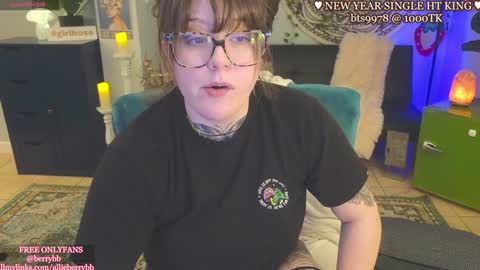 Snapshot of allieberrybb chatting on 01/01/25, 05:33 bb online show from 01/01/25, 05:33