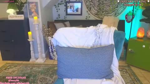 Snapshot of allieberrybb chatting on 01/06/25, 10:24 bb online show from 01/06/25, 10:24